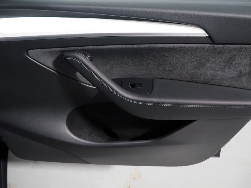 2025 Tesla Model Y Long Range AWD *AUTOPILOT, NAVIGATION, SAFETY ALERTS, ADAPTIVE CRUISE, SURROUND VIEW CAMERAS, PANORAMA GLASS ROOF, HEATED SEATS/STEERING WHEEL, 20 INCH WHEELS, WIRELESS CHARGING Round Rock TX