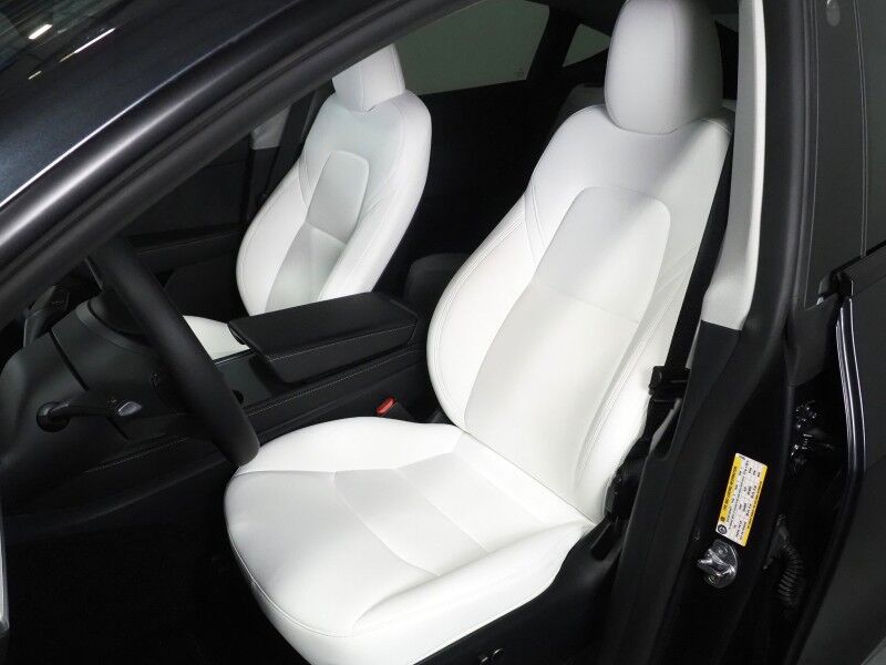 2025 Tesla Model Y Long Range AWD *AUTOPILOT, NAVIGATION, SAFETY ALERTS, ADAPTIVE CRUISE, SURROUND VIEW CAMERAS, PANORAMA GLASS ROOF, HEATED SEATS/STEERING WHEEL, 20 INCH WHEELS, WIRELESS CHARGING Round Rock TX