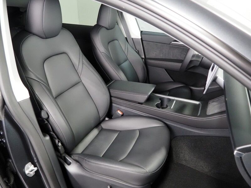 2025 Tesla Model Y Long Range AWD *AUTOPILOT, NAVIGATION, SAFETY ALERTS, ADAPTIVE CRUISE, SURROUND VIEW CAMERAS, PANORAMA GLASS ROOF, HEATED SEATS/STEERING WHEEL, WIRELESS CHARGING