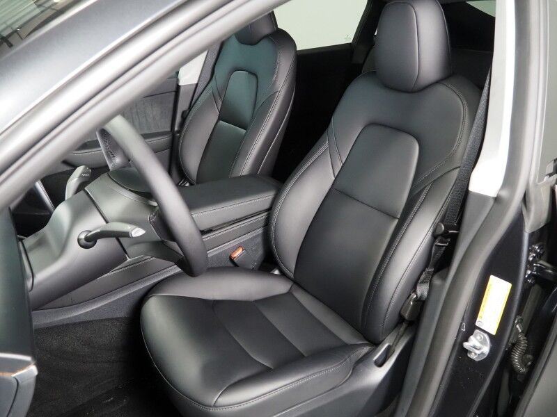 2025 Tesla Model Y Long Range AWD *AUTOPILOT, NAVIGATION, SAFETY ALERTS, ADAPTIVE CRUISE, SURROUND VIEW CAMERAS, PANORAMA GLASS ROOF, HEATED SEATS/STEERING WHEEL, WIRELESS CHARGING Round Rock TX
