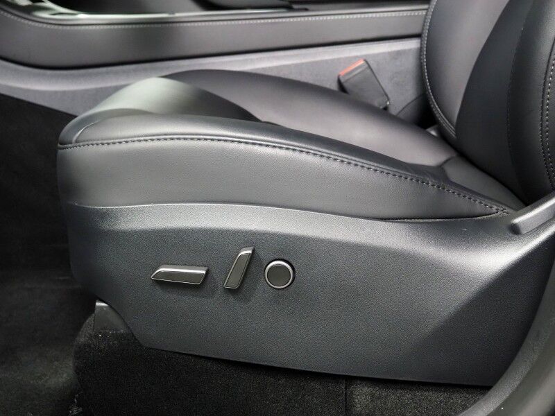 2025 Tesla Model Y Long Range AWD *AUTOPILOT, NAVIGATION, SAFETY ALERTS, ADAPTIVE CRUISE, SURROUND VIEW CAMERAS, PANORAMA GLASS ROOF, HEATED SEATS/STEERING WHEEL, WIRELESS CHARGING Round Rock TX