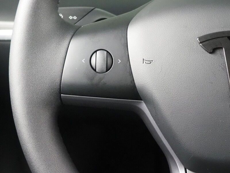 2025 Tesla Model Y Long Range AWD *AUTOPILOT, NAVIGATION, SAFETY ALERTS, ADAPTIVE CRUISE, SURROUND VIEW CAMERAS, PANORAMA GLASS ROOF, HEATED SEATS/STEERING WHEEL, WIRELESS CHARGING Round Rock TX