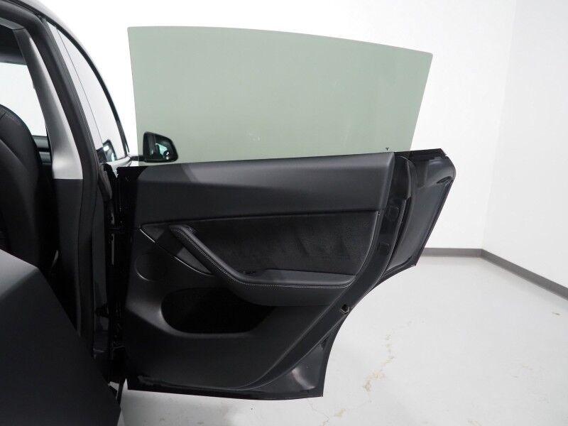 2025 Tesla Model Y Long Range AWD *AUTOPILOT, NAVIGATION, SAFETY ALERTS, ADAPTIVE CRUISE, SURROUND VIEW CAMERAS, PANORAMA GLASS ROOF, HEATED SEATS/STEERING WHEEL, WIRELESS CHARGING Round Rock TX