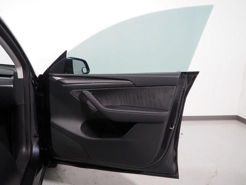 2025 Tesla Model Y Long Range AWD *AUTOPILOT, NAVIGATION, SAFETY ALERTS, ADAPTIVE CRUISE, SURROUND VIEW CAMERAS, PANORAMA GLASS ROOF, HEATED SEATS/STEERING WHEEL, WIRELESS CHARGING Round Rock TX