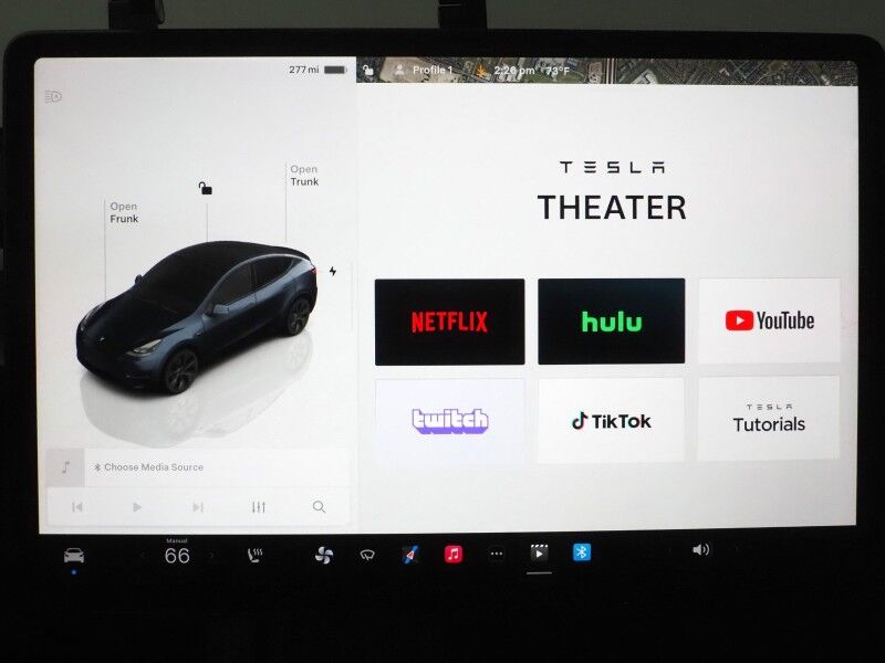 2025 Tesla Model Y Long Range AWD *AUTOPILOT, NAVIGATION, SAFETY ALERTS, ADAPTIVE CRUISE, SURROUND VIEW CAMERAS, PANORAMA GLASS ROOF, HEATED SEATS/STEERING WHEEL, WIRELESS CHARGING Round Rock TX