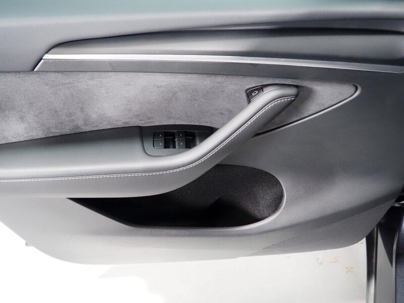2025 Tesla Model Y Long Range AWD *AUTOPILOT, NAVIGATION, SAFETY ALERTS, ADAPTIVE CRUISE, SURROUND VIEW CAMERAS, PANORAMA GLASS ROOF, HEATED SEATS/STEERING WHEEL, WIRELESS CHARGING Round Rock TX