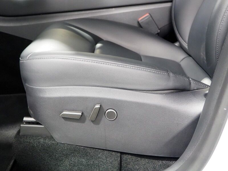 2025 Tesla Model Y Long Range AWD *AUTOPILOT, NAVIGATION, SAFETY ALERTS, ADAPTIVE CRUISE, SURROUND VIEW CAMERAS, PANORAMA GLASS ROOF, HEATED SEATS/STEERING WHEEL, WIRELESS CHARGING Round Rock TX