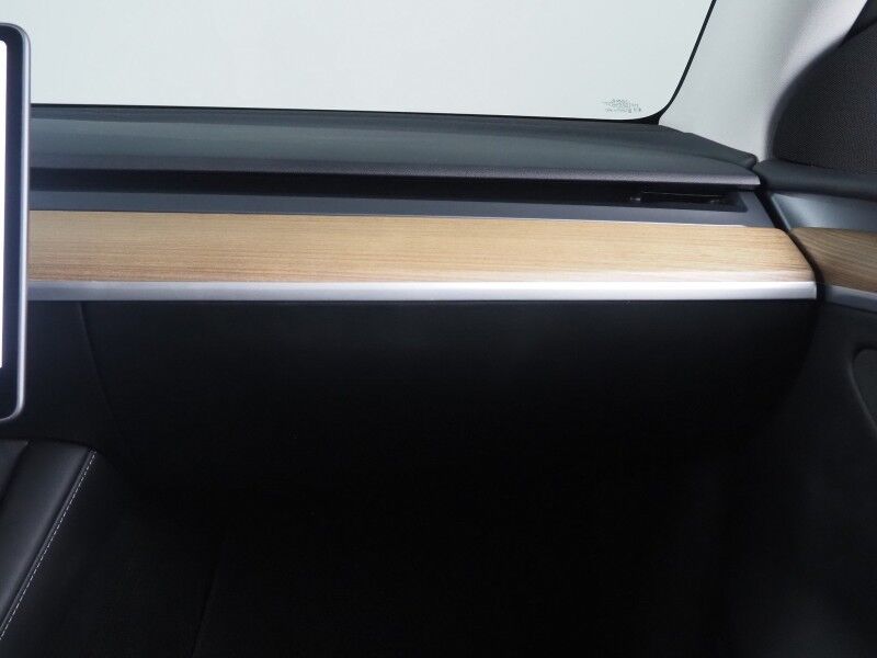 2025 Tesla Model Y Long Range AWD *AUTOPILOT, NAVIGATION, SAFETY ALERTS, ADAPTIVE CRUISE, SURROUND VIEW CAMERAS, PANORAMA GLASS ROOF, HEATED SEATS/STEERING WHEEL, WIRELESS CHARGING Round Rock TX