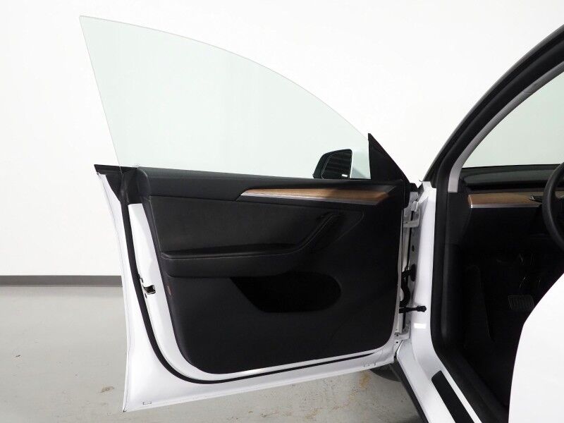 2025 Tesla Model Y Long Range AWD *AUTOPILOT, NAVIGATION, SAFETY ALERTS, ADAPTIVE CRUISE, SURROUND VIEW CAMERAS, PANORAMA GLASS ROOF, HEATED SEATS/STEERING WHEEL, WIRELESS CHARGING Round Rock TX