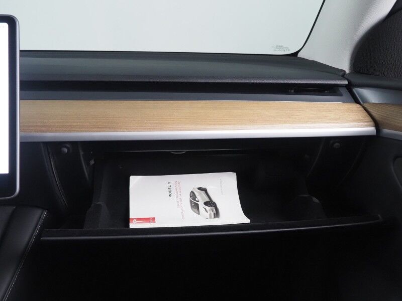 2025 Tesla Model Y Long Range AWD *AUTOPILOT, NAVIGATION, SAFETY ALERTS, ADAPTIVE CRUISE, SURROUND VIEW CAMERAS, PANORAMA GLASS ROOF, HEATED SEATS/STEERING WHEEL, WIRELESS CHARGING Round Rock TX