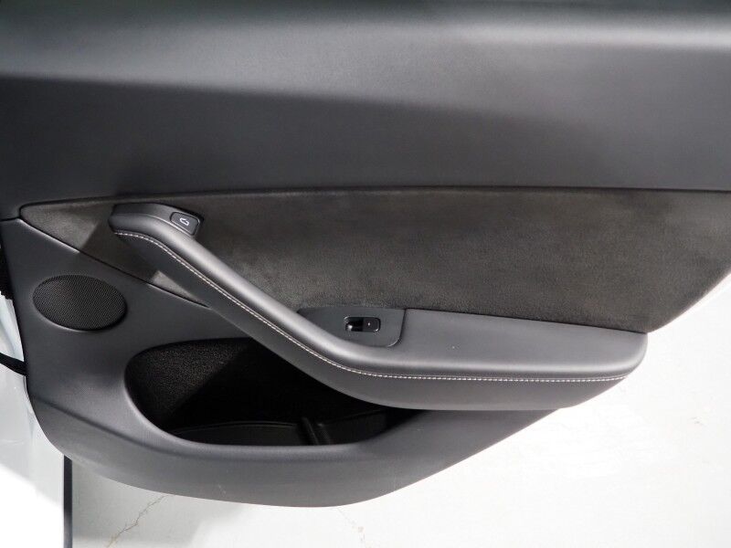 2025 Tesla Model Y Long Range AWD *AUTOPILOT, NAVIGATION, SAFETY ALERTS, ADAPTIVE CRUISE, SURROUND VIEW CAMERAS, PANORAMA GLASS ROOF, HEATED SEATS/STEERING WHEEL, WIRELESS CHARGING Round Rock TX