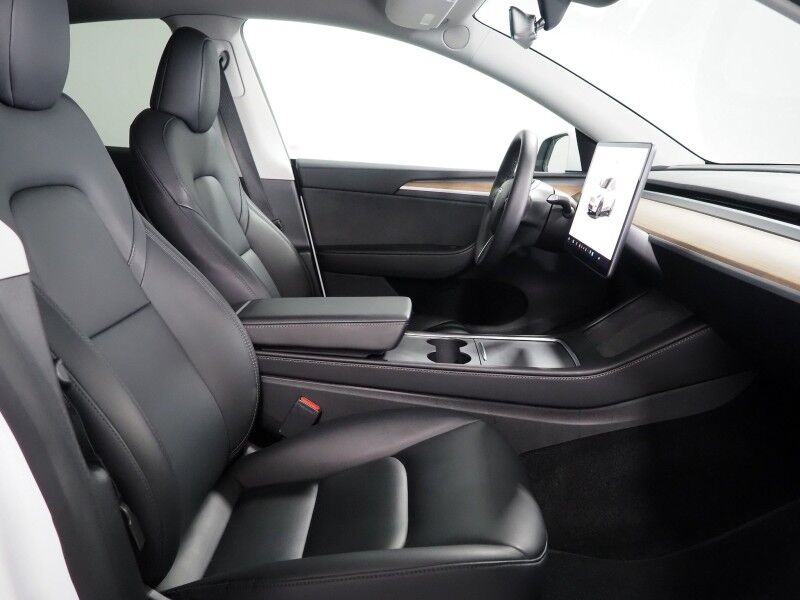 2025 Tesla Model Y Long Range AWD *AUTOPILOT, NAVIGATION, SAFETY ALERTS, ADAPTIVE CRUISE, SURROUND VIEW CAMERAS, PANORAMA GLASS ROOF, HEATED SEATS/STEERING WHEEL, WIRELESS CHARGING Round Rock TX