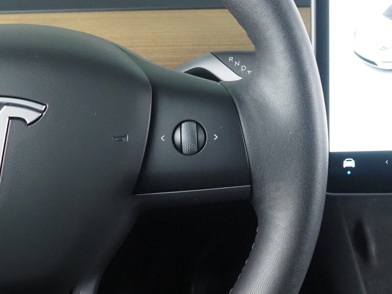 2025 Tesla Model Y Long Range AWD *AUTOPILOT, NAVIGATION, SAFETY ALERTS, ADAPTIVE CRUISE, SURROUND VIEW CAMERAS, PANORAMA GLASS ROOF, HEATED SEATS/STEERING WHEEL, WIRELESS CHARGING Round Rock TX