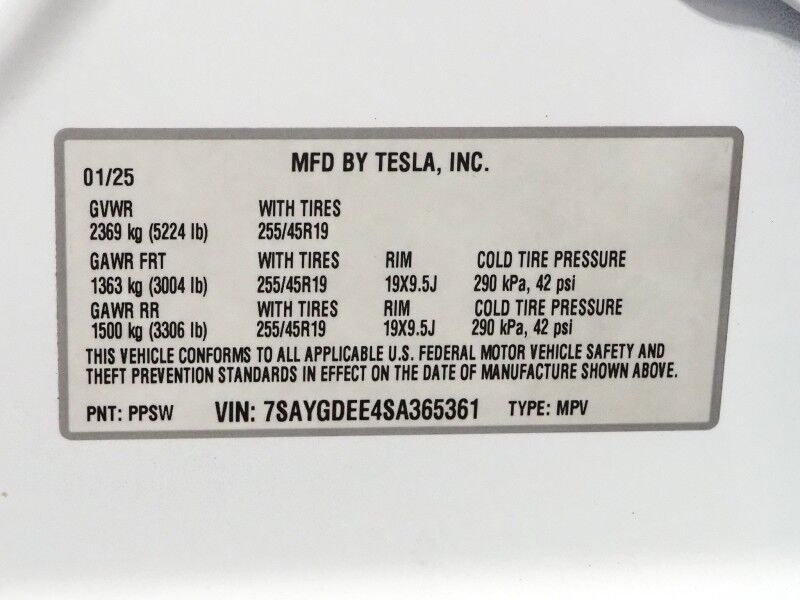 2025 Tesla Model Y Long Range AWD *AUTOPILOT, NAVIGATION, SAFETY ALERTS, ADAPTIVE CRUISE, SURROUND VIEW CAMERAS, PANORAMA GLASS ROOF, HEATED SEATS/STEERING WHEEL, WIRELESS CHARGING Round Rock TX