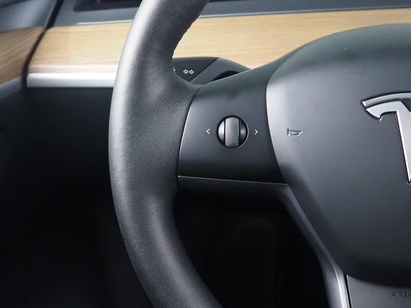 2025 Tesla Model Y Long Range AWD *AUTOPILOT, NAVIGATION, SAFETY ALERTS, ADAPTIVE CRUISE, SURROUND VIEW CAMERAS, PANORAMA GLASS ROOF, HEATED SEATS/STEERING WHEEL, WIRELESS CHARGING Round Rock TX