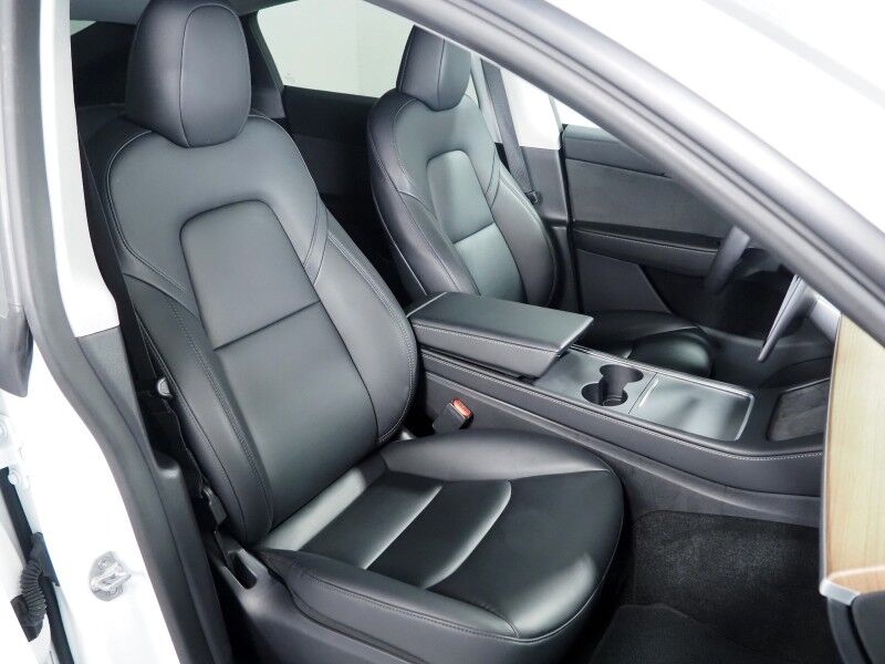 2025 Tesla Model Y Long Range AWD *AUTOPILOT, NAVIGATION, SAFETY ALERTS, ADAPTIVE CRUISE, SURROUND VIEW CAMERAS, PANORAMA GLASS ROOF, HEATED SEATS/STEERING WHEEL, WIRELESS CHARGING