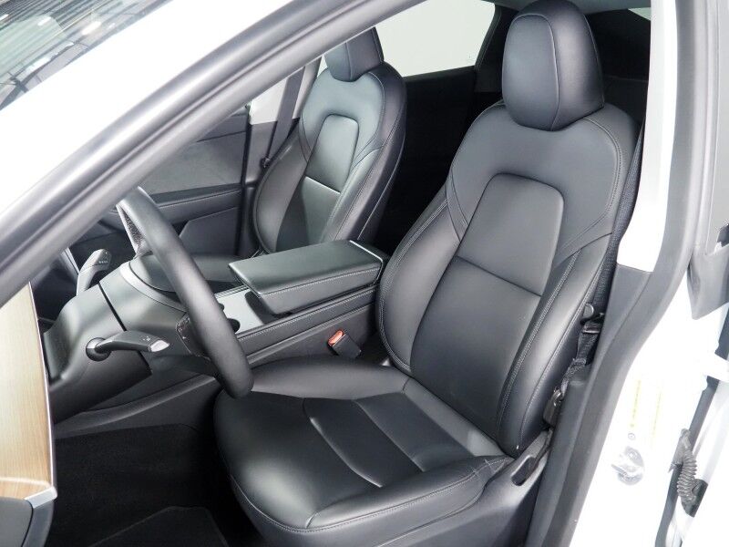 2025 Tesla Model Y Long Range AWD *AUTOPILOT, NAVIGATION, SAFETY ALERTS, ADAPTIVE CRUISE, SURROUND VIEW CAMERAS, PANORAMA GLASS ROOF, HEATED SEATS/STEERING WHEEL, WIRELESS CHARGING Round Rock TX