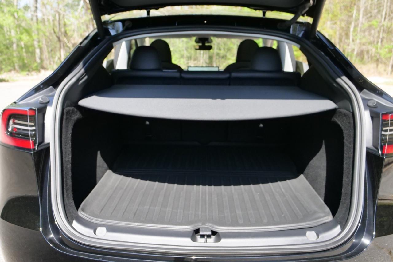 2025 Tesla Model Y Long Range / AWD / Heated Seats! Lincolnton NC