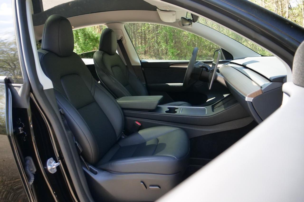 2025 Tesla Model Y Long Range / AWD / Heated Seats! Lincolnton NC