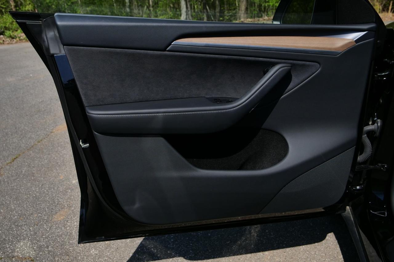 2025 Tesla Model Y Long Range / AWD / Heated Seats! Lincolnton NC