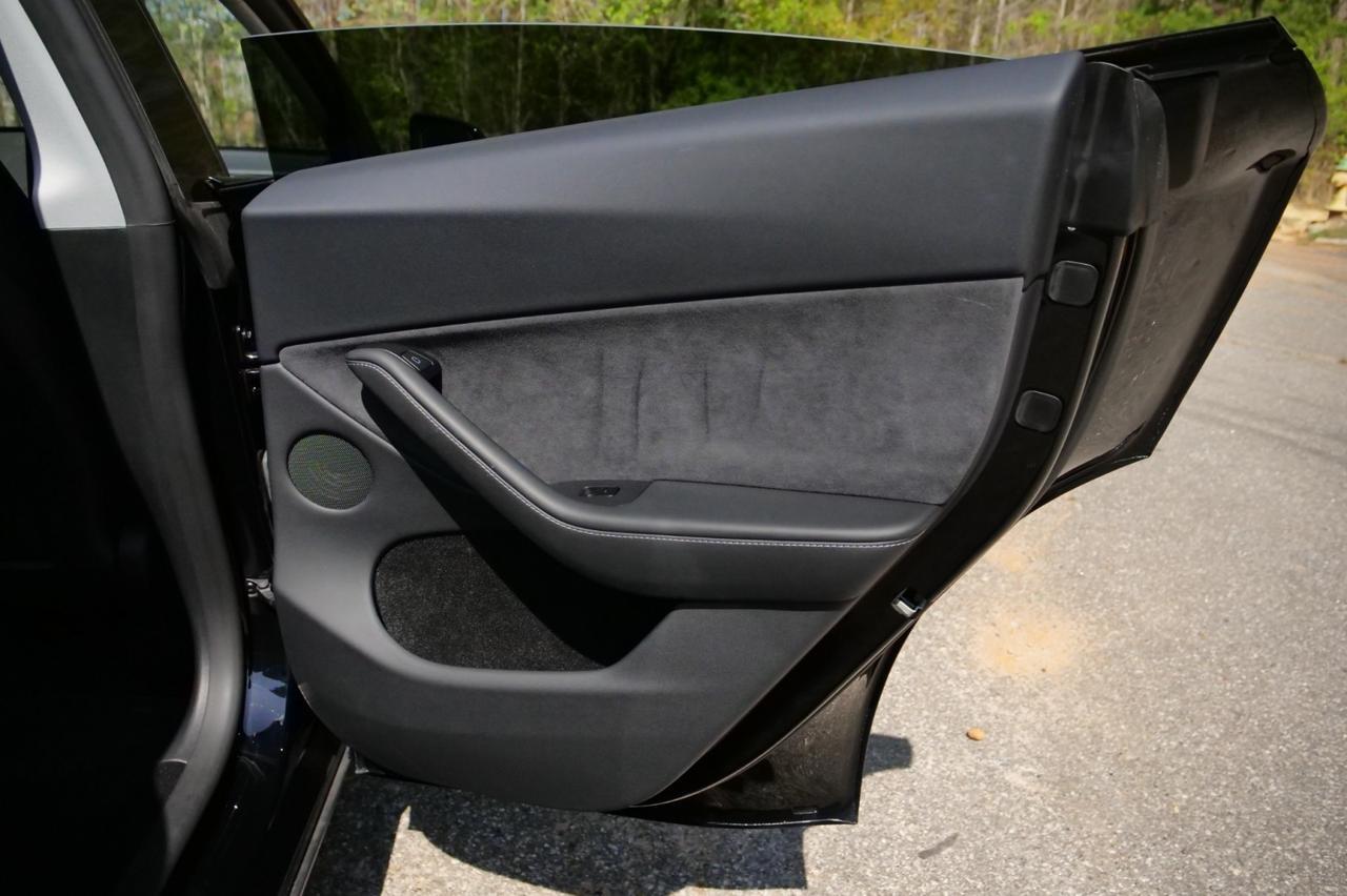 2025 Tesla Model Y Long Range / AWD / Heated Seats! Lincolnton NC