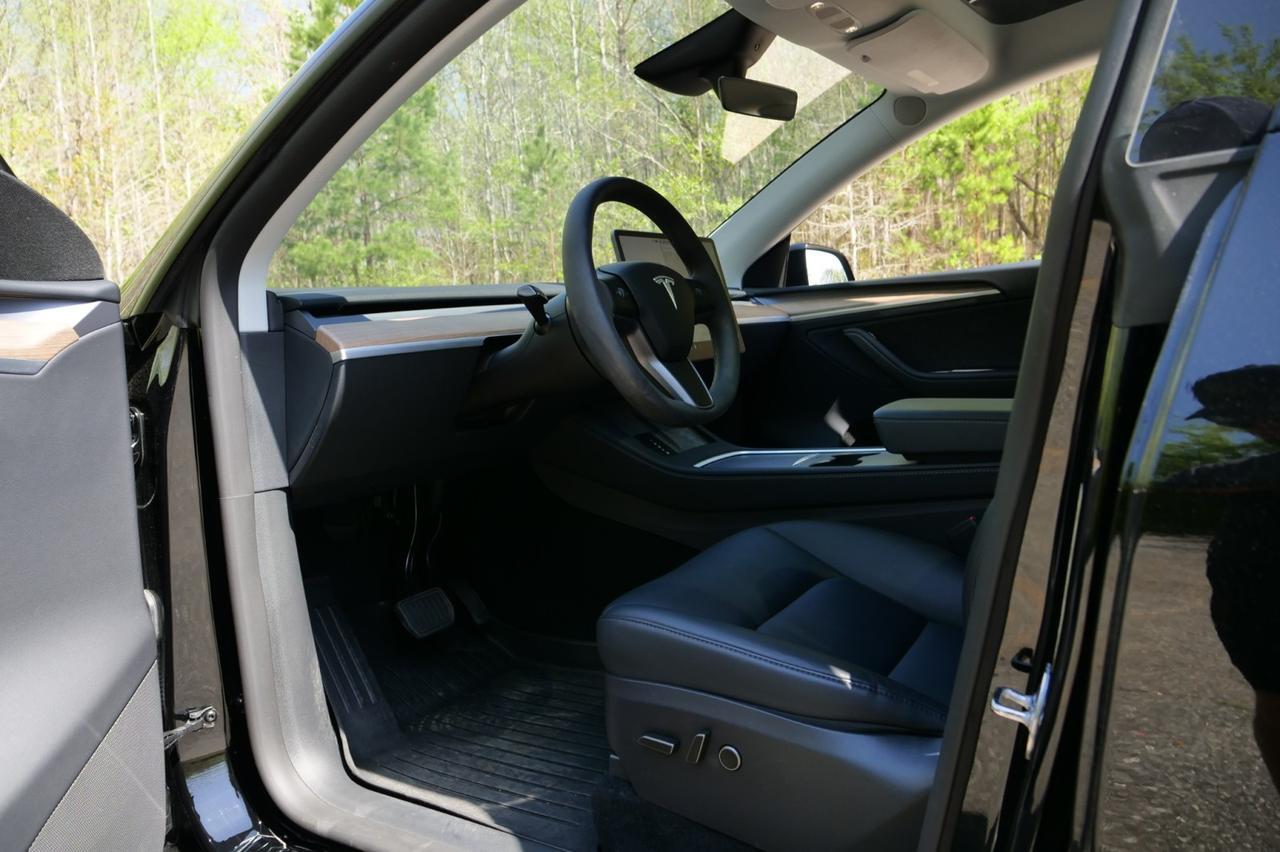 2025 Tesla Model Y Long Range / AWD / Heated Seats! Lincolnton NC