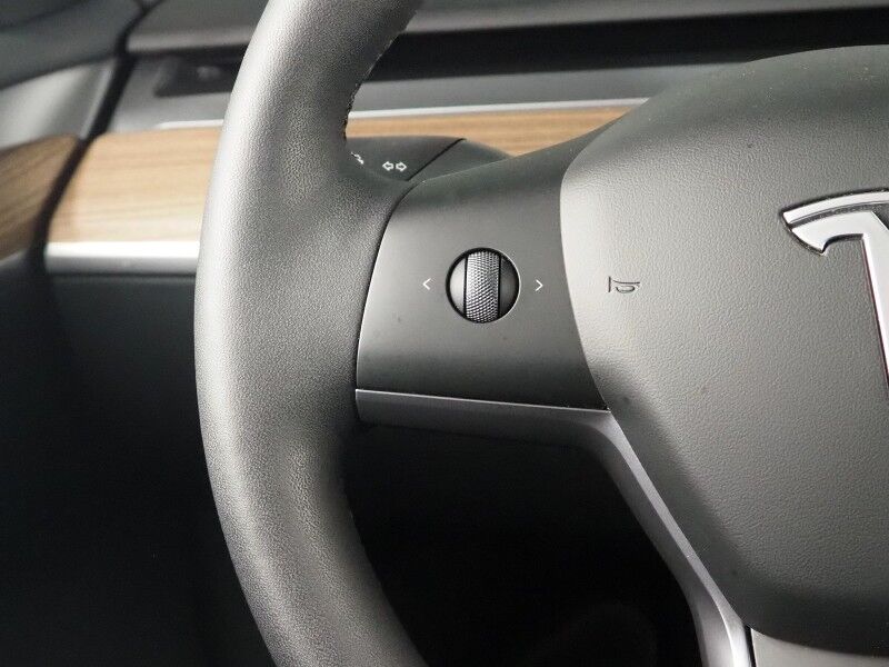 2025 Tesla Model Y Long Range AWD *TRAFFIC AWARE CRUISE CONTROL, NAVIGATION, SAFETY ALERTS, SURROUND VIEW CAMERAS, PANORAMA GLASS ROOF, HEATED SEATS/STEERING WHEEL, WIRELESS CHARGING Round Rock TX