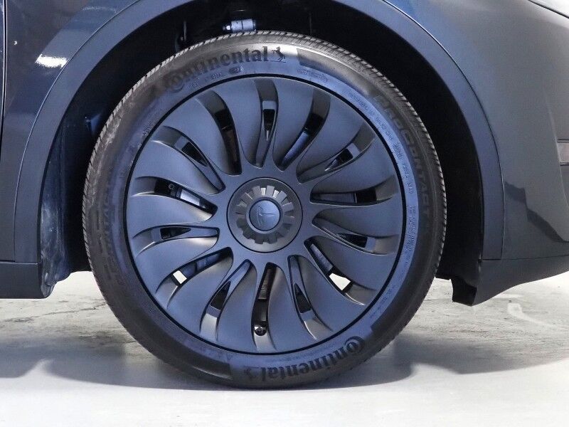 2025 Tesla Model Y Long Range AWD *TRAFFIC AWARE CRUISE CONTROL, NAVIGATION, SAFETY ALERTS, SURROUND VIEW CAMERAS, PANORAMA GLASS ROOF, HEATED SEATS/STEERING WHEEL, WIRELESS CHARGING Round Rock TX