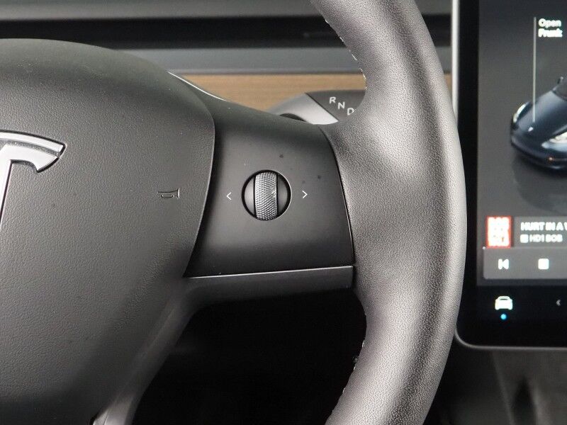 2025 Tesla Model Y Long Range AWD *TRAFFIC AWARE CRUISE CONTROL, NAVIGATION, SAFETY ALERTS, SURROUND VIEW CAMERAS, PANORAMA GLASS ROOF, HEATED SEATS/STEERING WHEEL, WIRELESS CHARGING Round Rock TX