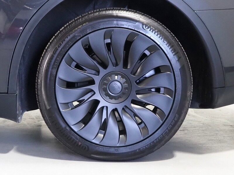 2025 Tesla Model Y Long Range AWD *TRAFFIC AWARE CRUISE CONTROL, NAVIGATION, SAFETY ALERTS, SURROUND VIEW CAMERAS, PANORAMA GLASS ROOF, HEATED SEATS/STEERING WHEEL, WIRELESS CHARGING Round Rock TX