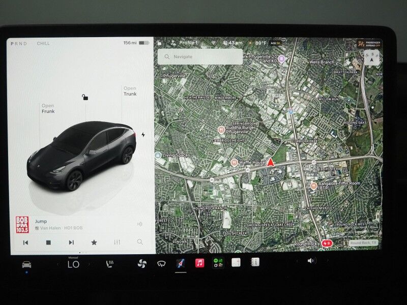 2025 Tesla Model Y Long Range AWD *TRAFFIC AWARE CRUISE CONTROL, NAVIGATION, SAFETY ALERTS, SURROUND VIEW CAMERAS, PANORAMA GLASS ROOF, HEATED SEATS/STEERING WHEEL, WIRELESS CHARGING Round Rock TX
