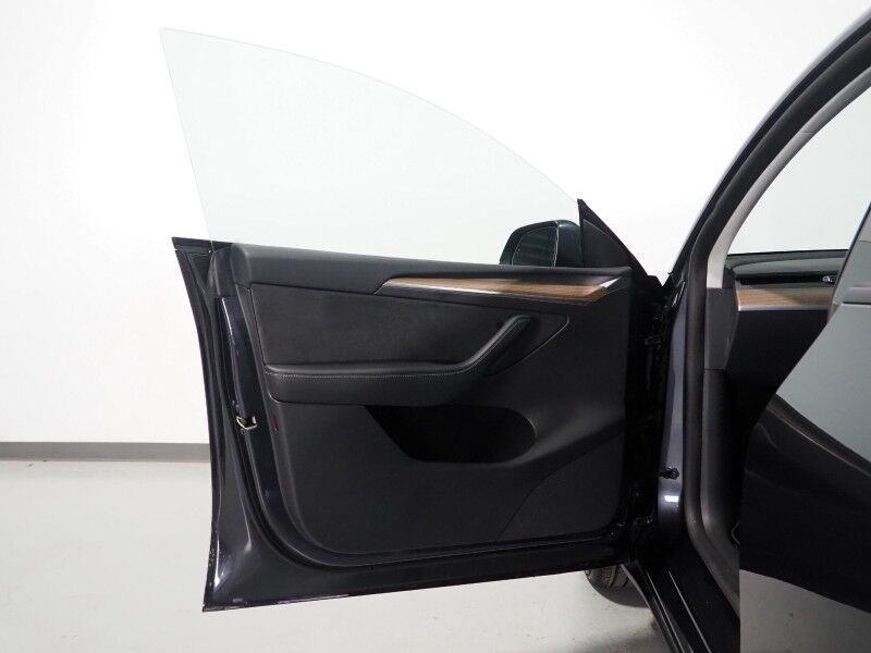 2025 Tesla Model Y Long Range AWD *TRAFFIC AWARE CRUISE CONTROL, NAVIGATION, SAFETY ALERTS, SURROUND VIEW CAMERAS, PANORAMA GLASS ROOF, HEATED SEATS/STEERING WHEEL, WIRELESS CHARGING Round Rock TX