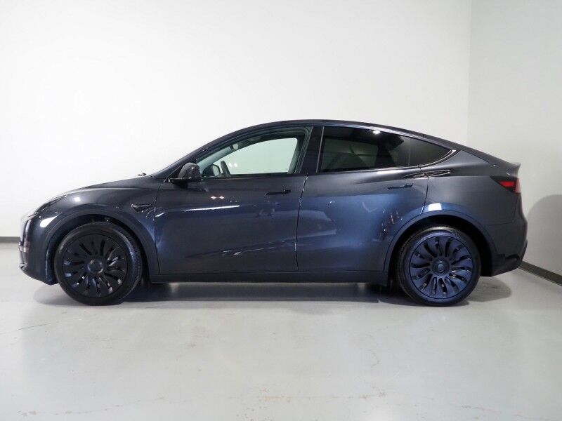 2025 Tesla Model Y Long Range AWD *TRAFFIC AWARE CRUISE CONTROL, NAVIGATION, SAFETY ALERTS, SURROUND VIEW CAMERAS, PANORAMA GLASS ROOF, HEATED SEATS/STEERING WHEEL, WIRELESS CHARGING Round Rock TX