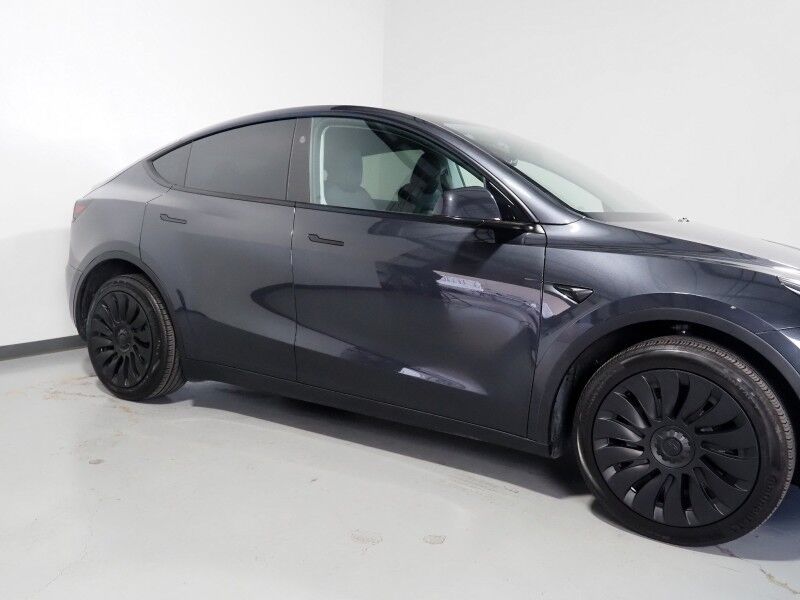 2025 Tesla Model Y Long Range AWD *TRAFFIC AWARE CRUISE CONTROL, NAVIGATION, SAFETY ALERTS, SURROUND VIEW CAMERAS, PANORAMA GLASS ROOF, HEATED SEATS/STEERING WHEEL, WIRELESS CHARGING Round Rock TX