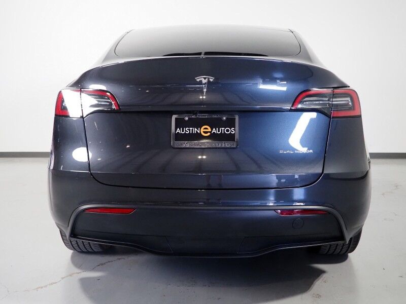 2025 Tesla Model Y Long Range AWD *TRAFFIC AWARE CRUISE CONTROL, NAVIGATION, SAFETY ALERTS, SURROUND VIEW CAMERAS, PANORAMA GLASS ROOF, HEATED SEATS/STEERING WHEEL, WIRELESS CHARGING Round Rock TX