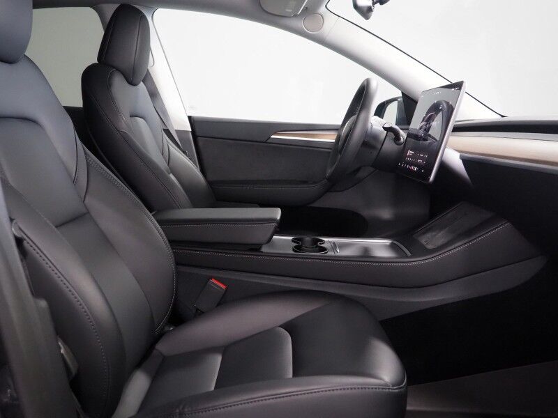2025 Tesla Model Y Long Range AWD *TRAFFIC AWARE CRUISE CONTROL, NAVIGATION, SAFETY ALERTS, SURROUND VIEW CAMERAS, PANORAMA GLASS ROOF, HEATED SEATS/STEERING WHEEL, WIRELESS CHARGING Round Rock TX