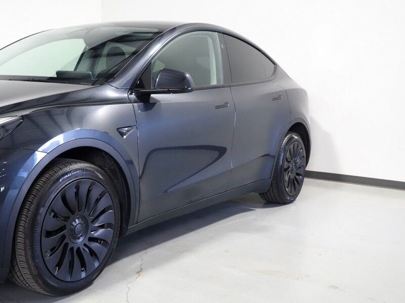 2025 Tesla Model Y Long Range AWD *TRAFFIC AWARE CRUISE CONTROL, NAVIGATION, SAFETY ALERTS, SURROUND VIEW CAMERAS, PANORAMA GLASS ROOF, HEATED SEATS/STEERING WHEEL, WIRELESS CHARGING Round Rock TX