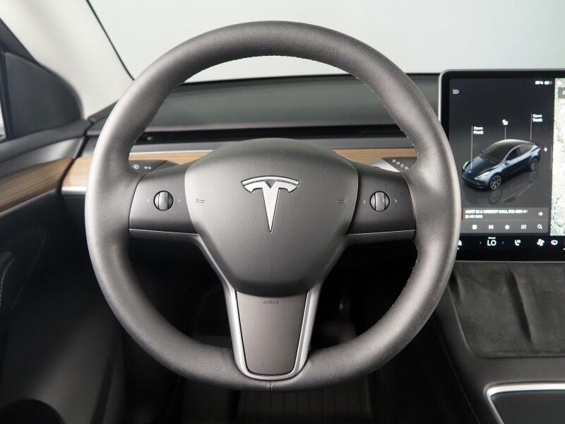 2025 Tesla Model Y Long Range AWD *TRAFFIC AWARE CRUISE CONTROL, NAVIGATION, SAFETY ALERTS, SURROUND VIEW CAMERAS, PANORAMA GLASS ROOF, HEATED SEATS/STEERING WHEEL, WIRELESS CHARGING Round Rock TX