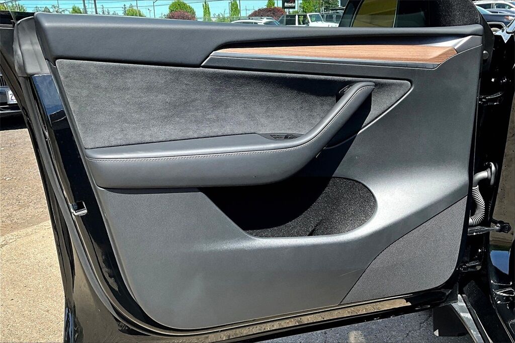 2025 Tesla Model Y Long Range OR