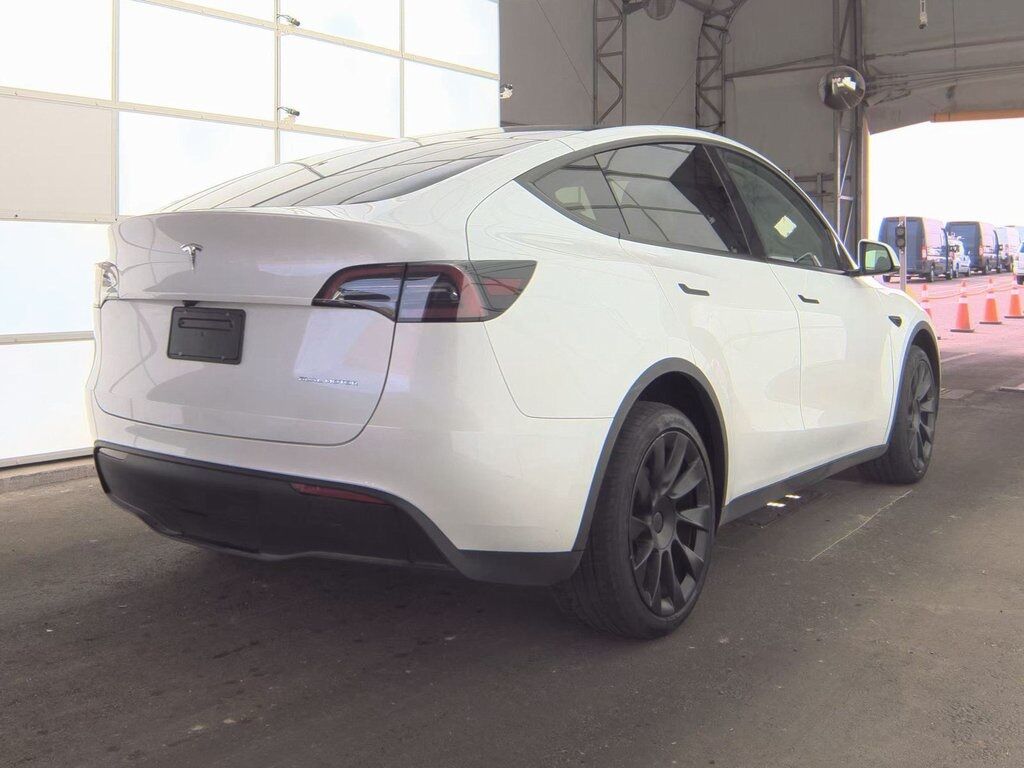 2025 Tesla Model Y Long Range photo 2
