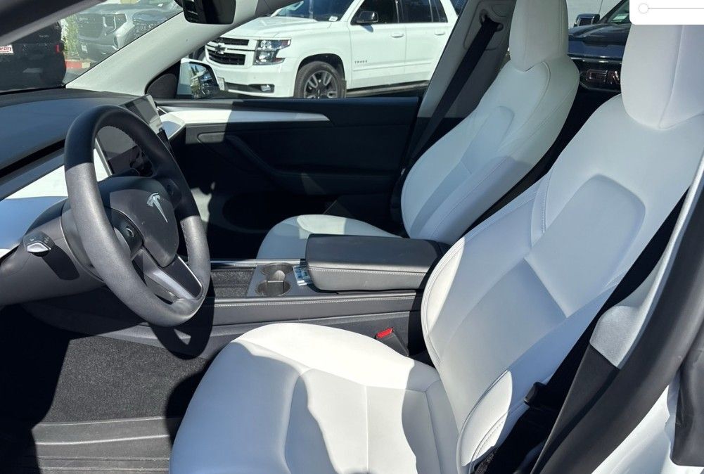 2025 Tesla Model Y Long Range Portland OR