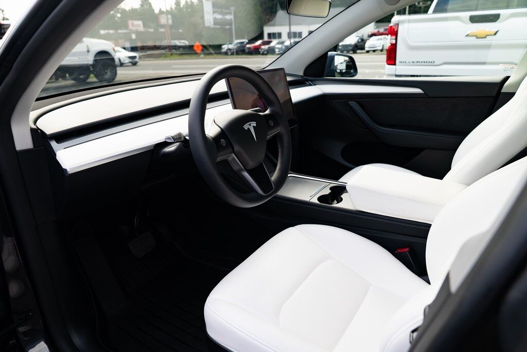 2025 Tesla Model Y Long Range Milwaukie OR