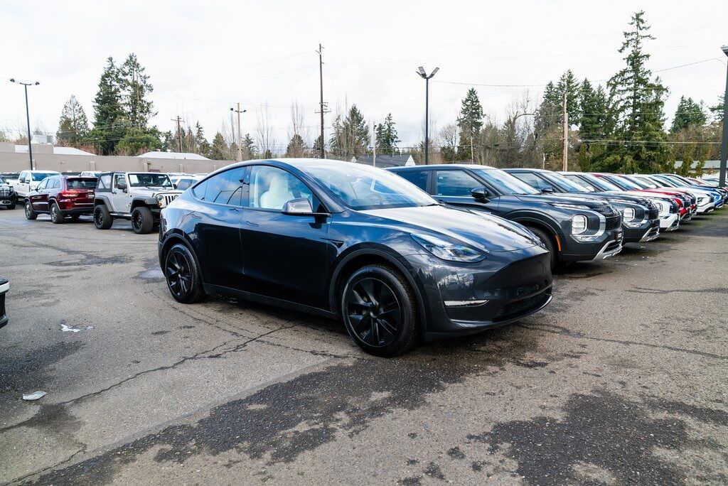 2025 Tesla Model Y Long Range Milwaukie OR
