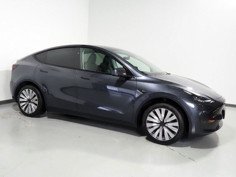 2025 Tesla Model Y Long Range RWD *AUTOPILOT, NAVIGATION, SAFETY ALERTS, ADAPTIVE CRUISE, SURROUND VIEW CAMERAS, PANORAMA GLASS ROOF, HEATED SEATS/STEERING WHEEL, WIRELESS CHARGING