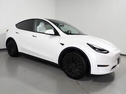 2025_Tesla_Model Y Long Range RWD_*AUTOPILOT, NAVIGATION, SAFETY ALERTS, ADAPTIVE CRUISE, SURROUND VIEW CAMERAS, PANORAMA GLASS ROOF, HEATED SEATS/STEERING WHEEL, WIRELESS CHARGING_ Round Rock TX