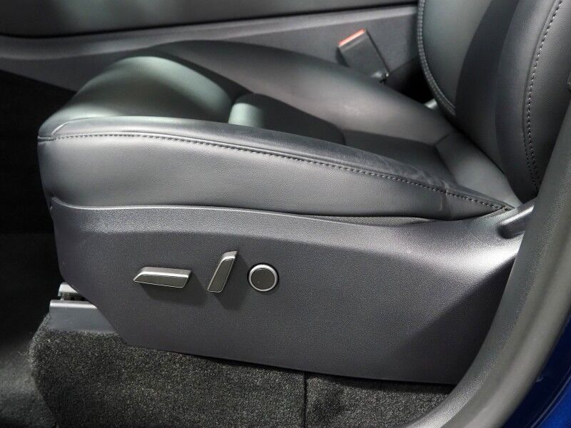 2025 Tesla Model Y Long Range RWD *AUTOPILOT, NAVIGATION, SAFETY ALERTS, ADAPTIVE CRUISE, SURROUND VIEW CAMERAS, PANORAMA GLASS ROOF, HEATED SEATS/STEERING WHEEL, WIRELESS CHARGING Round Rock TX