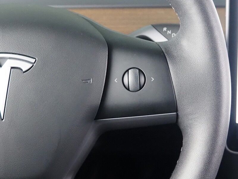 2025 Tesla Model Y Long Range RWD *AUTOPILOT, NAVIGATION, SAFETY ALERTS, ADAPTIVE CRUISE, SURROUND VIEW CAMERAS, PANORAMA GLASS ROOF, HEATED SEATS/STEERING WHEEL, WIRELESS CHARGING Round Rock TX