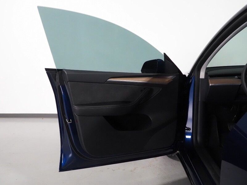 2025 Tesla Model Y Long Range RWD *AUTOPILOT, NAVIGATION, SAFETY ALERTS, ADAPTIVE CRUISE, SURROUND VIEW CAMERAS, PANORAMA GLASS ROOF, HEATED SEATS/STEERING WHEEL, WIRELESS CHARGING Round Rock TX