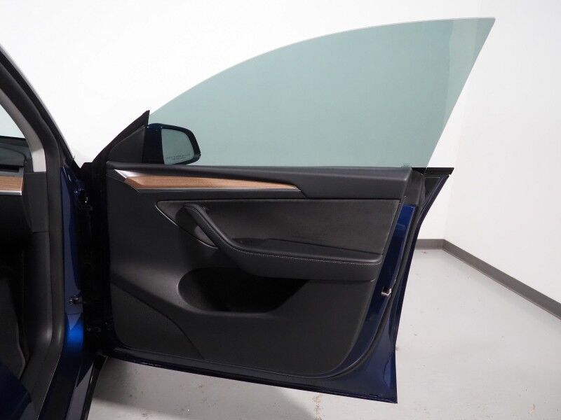 2025 Tesla Model Y Long Range RWD *AUTOPILOT, NAVIGATION, SAFETY ALERTS, ADAPTIVE CRUISE, SURROUND VIEW CAMERAS, PANORAMA GLASS ROOF, HEATED SEATS/STEERING WHEEL, WIRELESS CHARGING Round Rock TX