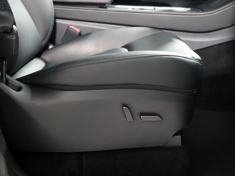 2025 Tesla Model Y Long Range RWD *AUTOPILOT, NAVIGATION, SAFETY ALERTS, ADAPTIVE CRUISE, SURROUND VIEW CAMERAS, PANORAMA GLASS ROOF, HEATED SEATS/STEERING WHEEL, WIRELESS CHARGING Round Rock TX